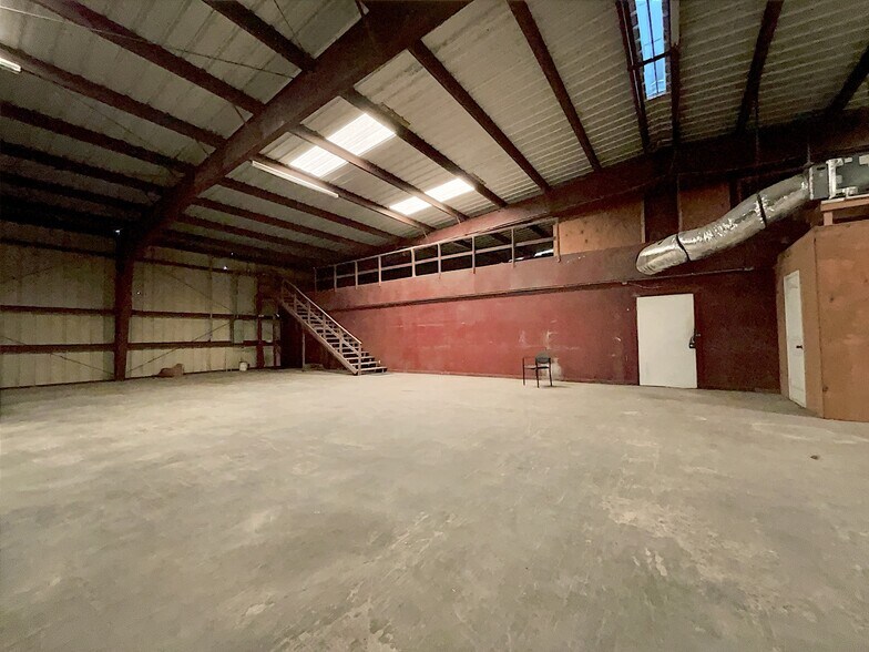 More Photos Of 201 Houston St, George West Warehouse For Lease