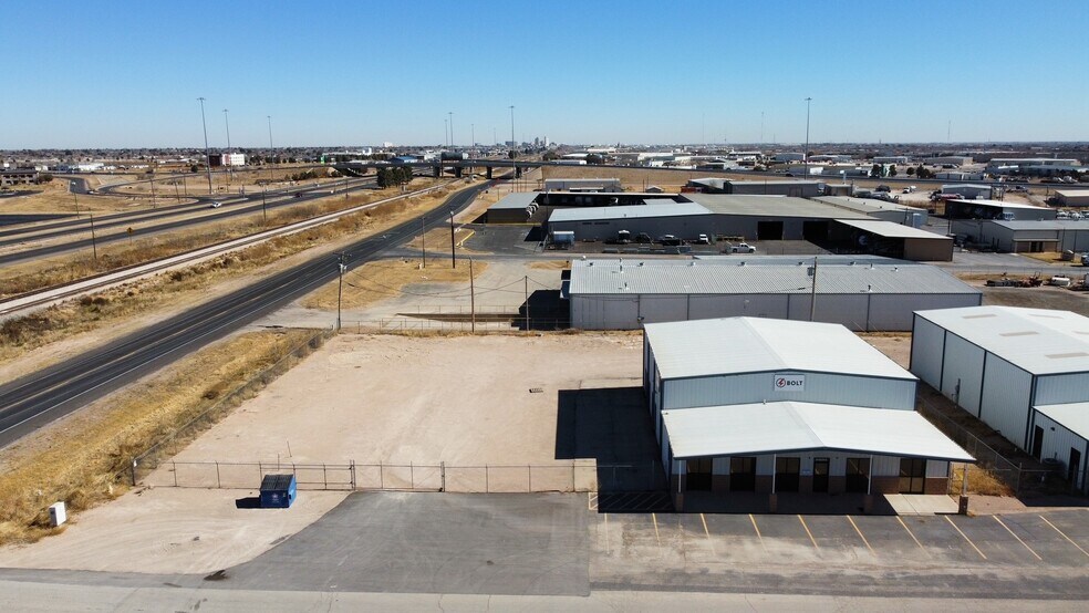 More Photos Of 2001 Westar Rd, Midland Warehouse For Lease