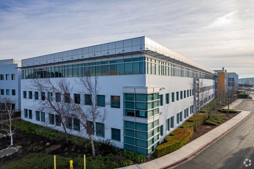 More Photos Of 7575 Gateway Blvd, Newark Research And Development For Lease