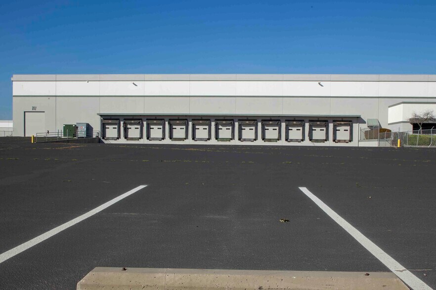 More Photos Of 3643 Finch Rd, Modesto Warehouse For Lease