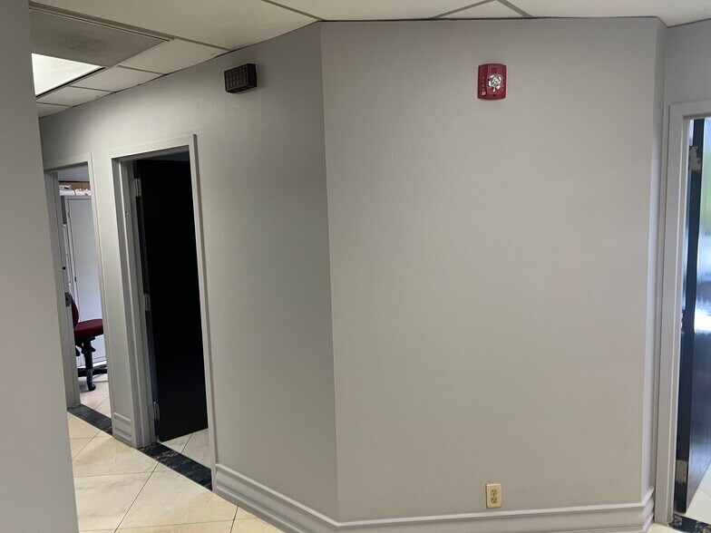 More Photos Of 4651 Sheridan St, Hollywood Medical For Sale