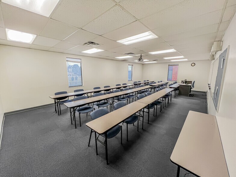 More Photos Of 4411 Woodson Rd, Saint Louis Office For Lease