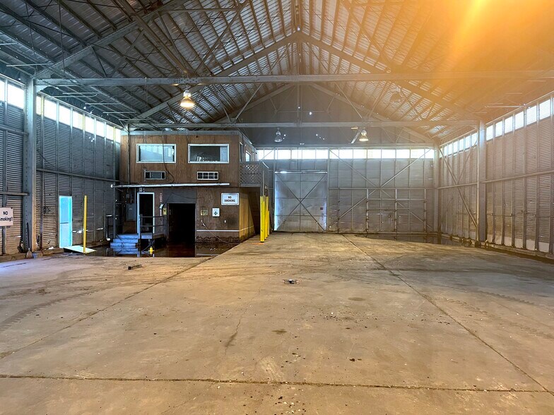 More Photos Of 1208 Peters Rd, Harvey Warehouse For Lease