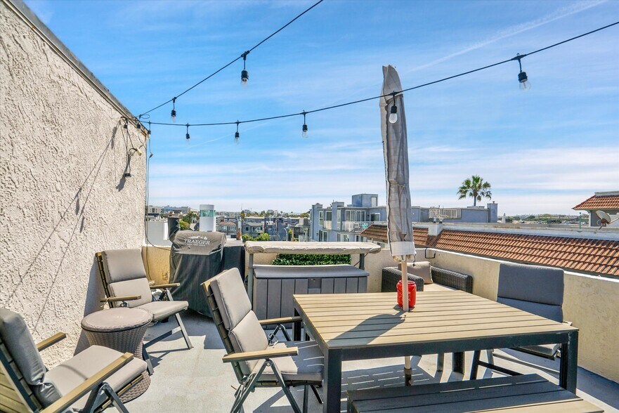 More Photos Of 14 Mast, Marina Del Rey Apartments For Sale