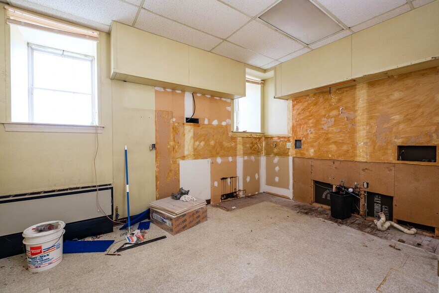 More Photos Of 120 S Main St, Edinburg General Retail For Sale