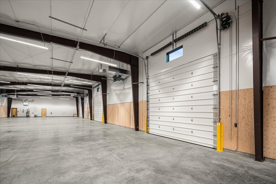 More Photos Of 19407 E Garland Ave, Spokane Valley Warehouse For Lease