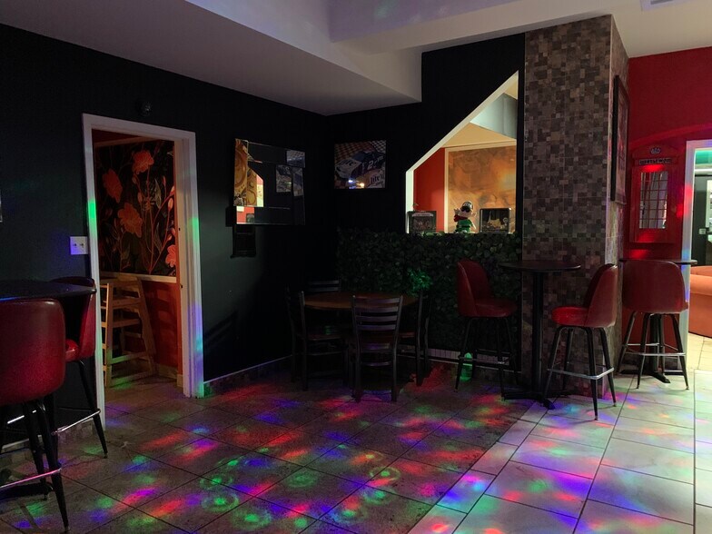 More Photos Of 211-213 N Broad St, Griffith Restaurant For Sale