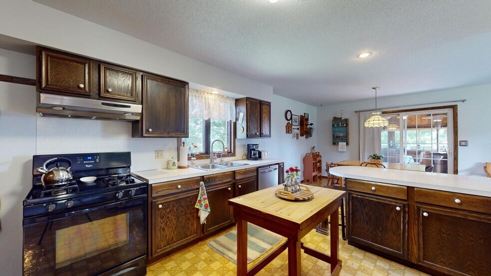 More Photos Of 17069 400th St, Leland Contractor Storage Yard For Sale