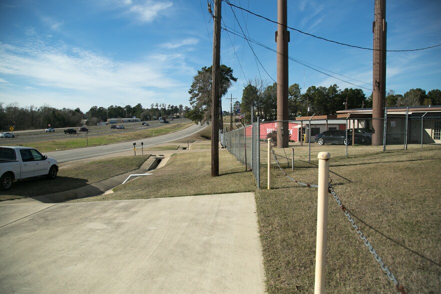 More Photos Of 714 Interstate 45, Huntsville Land For Sale