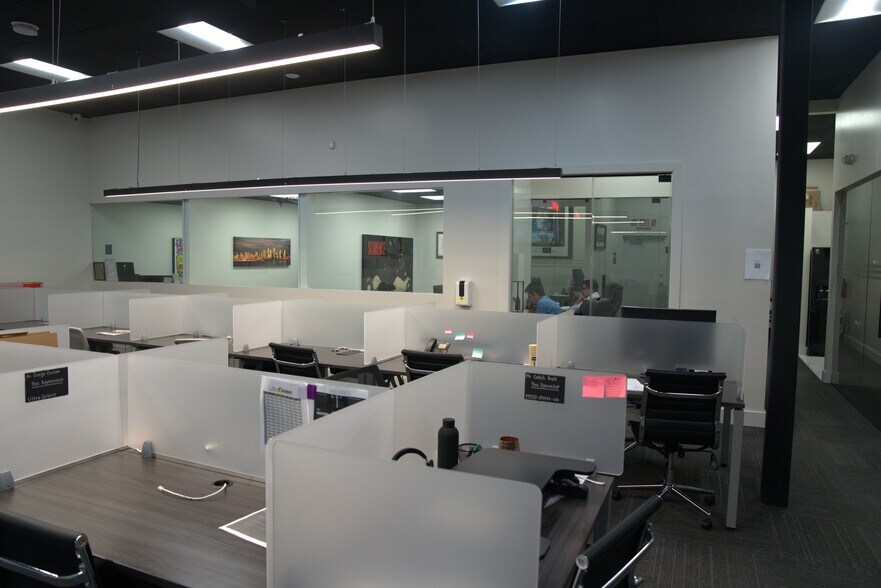More Photos Of 16101-16173 Biscayne Blvd, North Miami Beach Coworking Space
