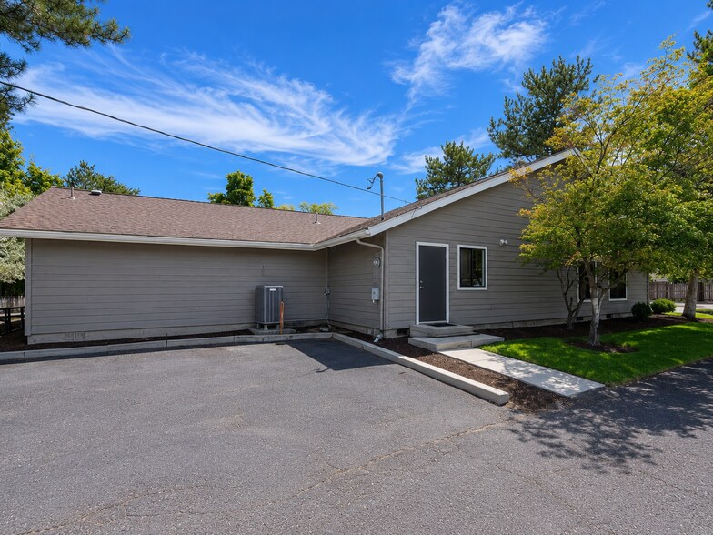 More Photos Of 1102 NE 4th St, Bend Healthcare For Lease