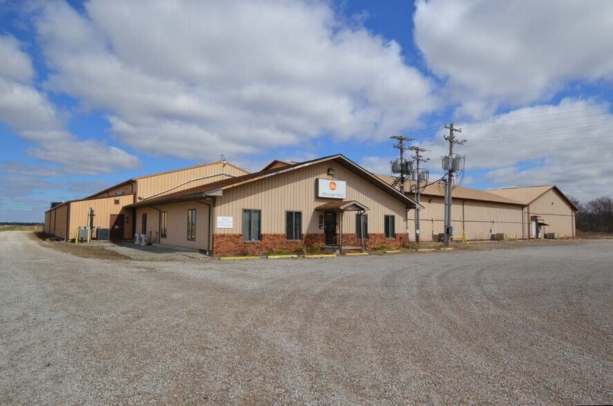 Primary Photo Of 7656 E 700th Ave, Robinson Manufacturing For Lease