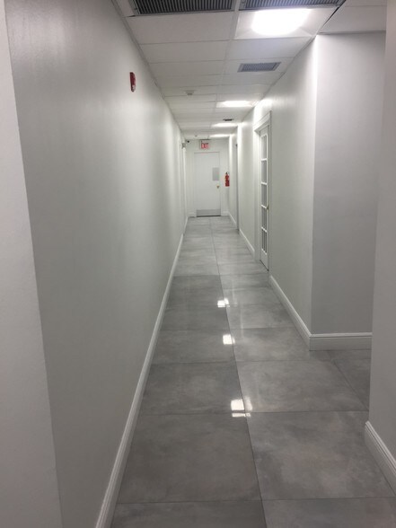 More Photos Of 5465 NW 36th St, Miami Office For Sale