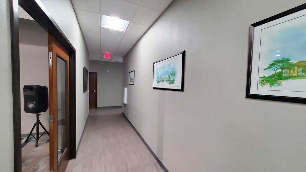More Photos Of 303 W Calhoun Ave, Temple Office For Sale