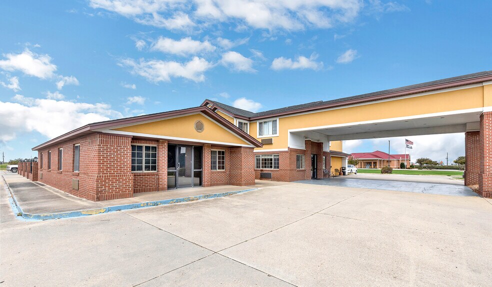 More Photos Of 912 US Highway 65/82 South, Lake Village Hotel For Sale