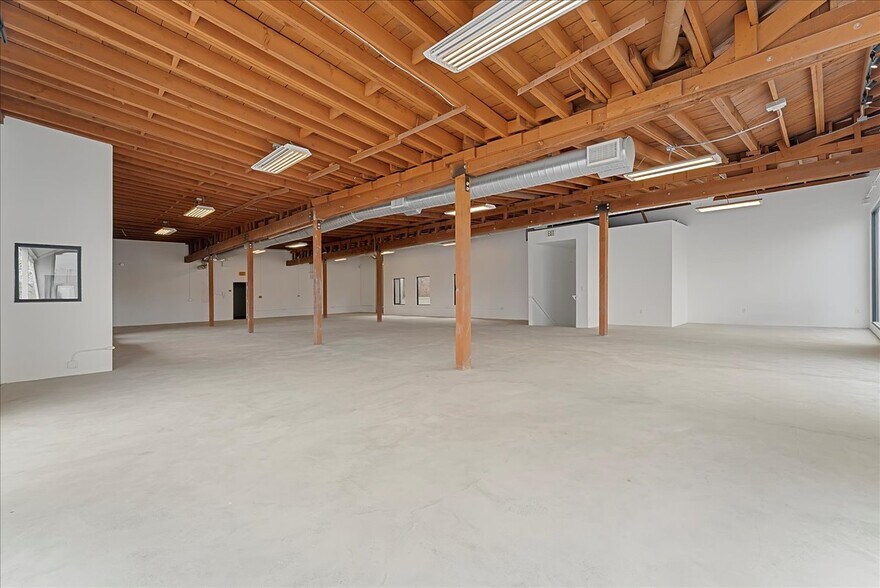 More Photos Of 176 N La Brea Ave, Los Angeles Storefront Retail Office For Sale