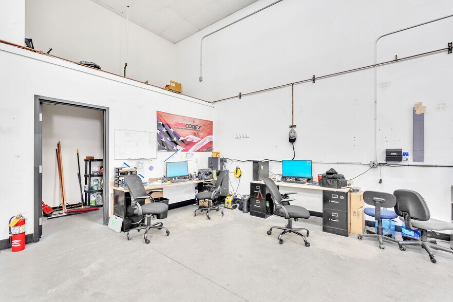 More Photos Of 2170-2180 Victor Pl, Colorado Springs Warehouse For Sale