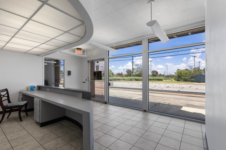More Photos Of 421 S Beckham Ave, Tyler Medical For Lease