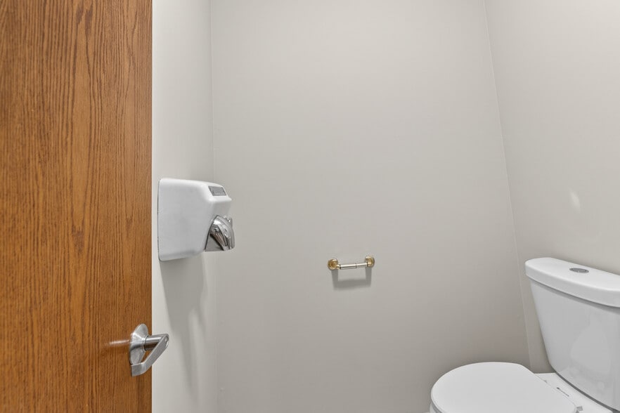 More Photos Of 407 Vermillion St, Hastings Office For Sale