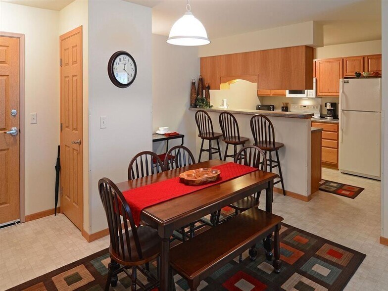 More Photos Of 721 Lake Susan Dr, Chanhassen Apartments For Sale