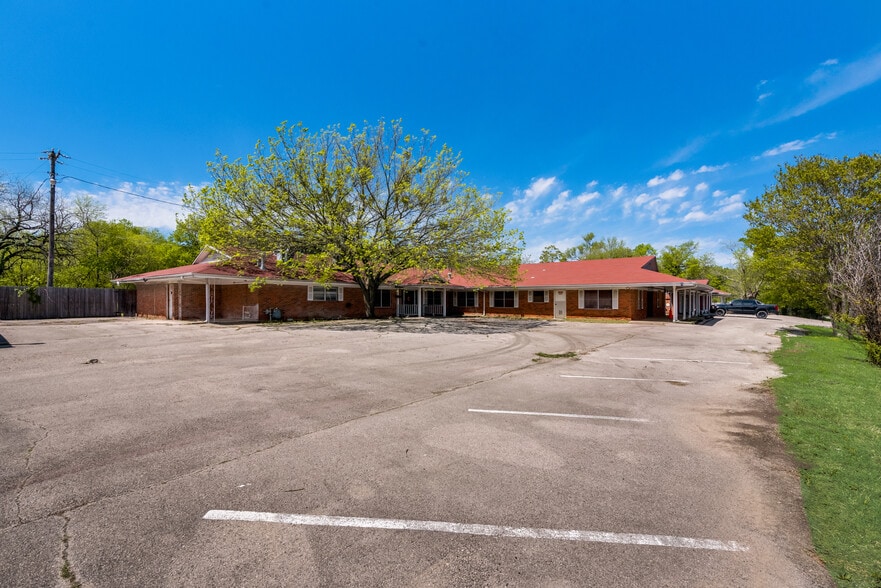 More Photos Of 1601 Kennedy St, Bonham Apartments For Sale