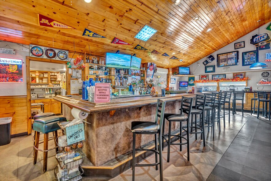 More Photos Of 1123 3rd St S, La Crosse Bar For Sale