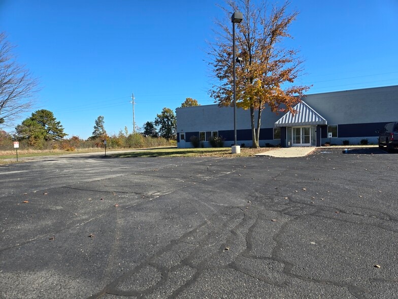 Primary Photo Of 1180 Devin Dr, Norton Shores Manufacturing For Lease