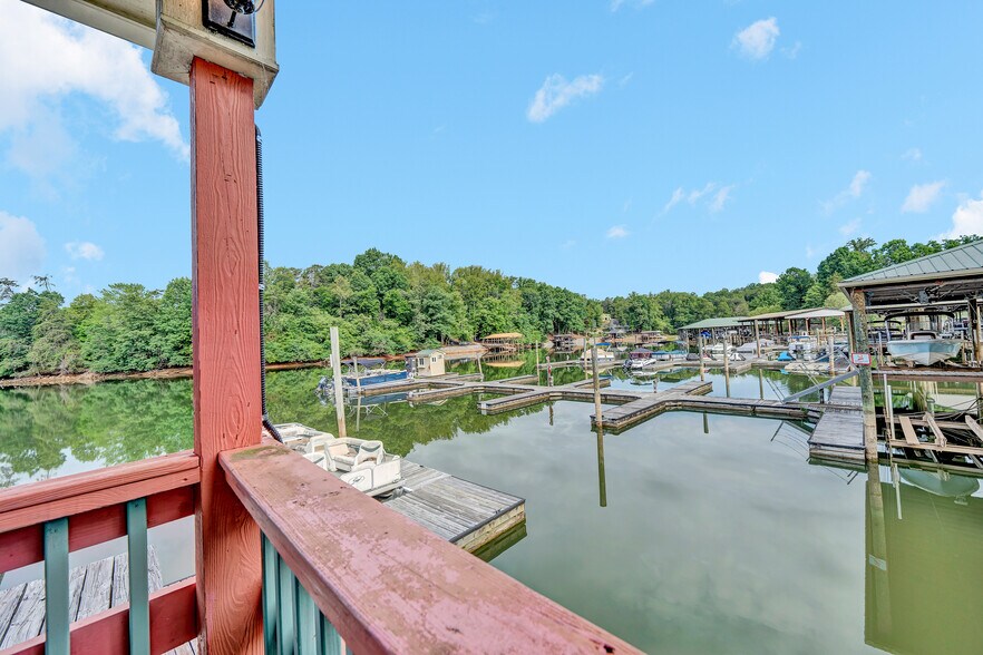More Photos Of 1041 Harbour Inn Ln, Moneta Restaurant For Sale