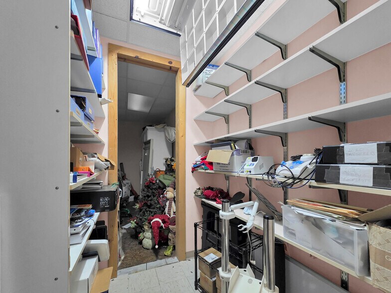 More Photos Of 6429 Fairmont Pky, Pasadena Office For Sale