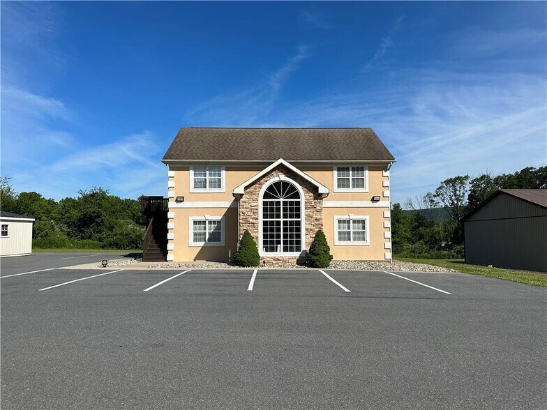 More Photos Of 196 W Moorestown Rd, Wind Gap Office Residential For Lease