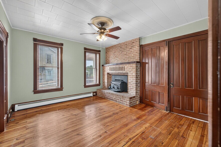 More Photos Of 330 Mahoning St, Milton Office For Sale