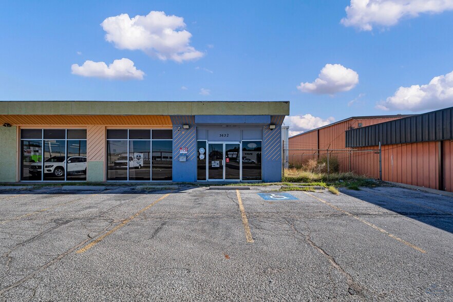 More Photos Of 3636 Andrews Hwy, Odessa Storefront For Lease