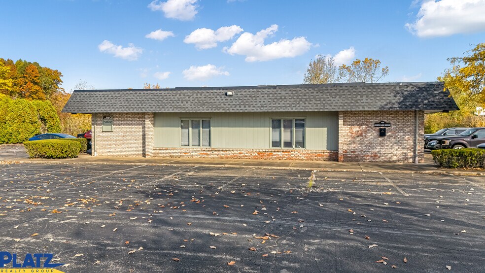 More Photos Of 5208 Mahoning Ave, Austintown Office For Lease