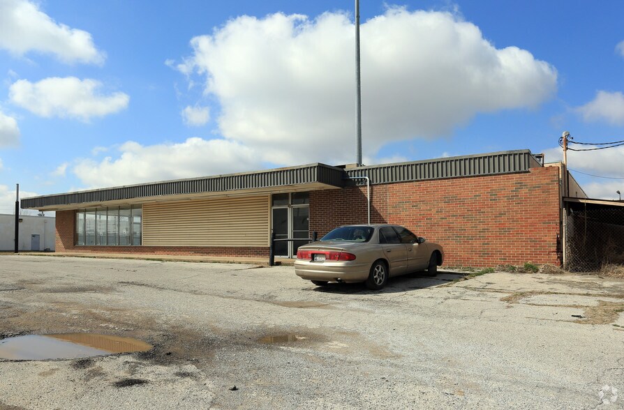 More Photos Of 1307 W 22nd Pl, Tulsa General Retail For Sale