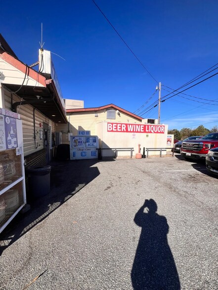 More Photos Of 16215 Cobb Island Rd, Newburg Freestanding For Sale