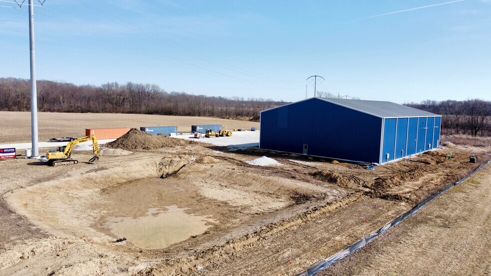 More Photos Of 5700 Eastside Parkway Dr, Gas City Light Distribution For Lease