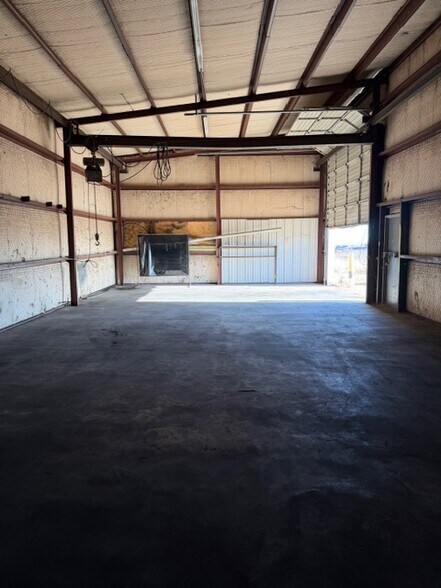 More Photos Of 211 Carolina St, Borger Industrial For Sale