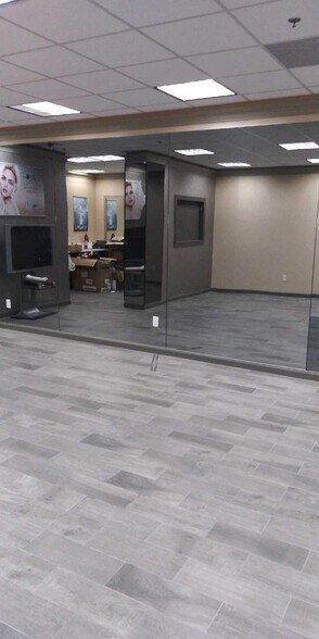 More Photos Of 1015 Crocker St, Los Angeles Storefront For Sale