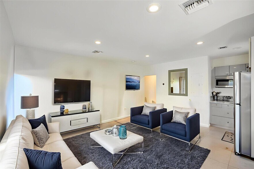 More Photos Of 322 Oklahoma St, Hollywood Multifamily For Sale