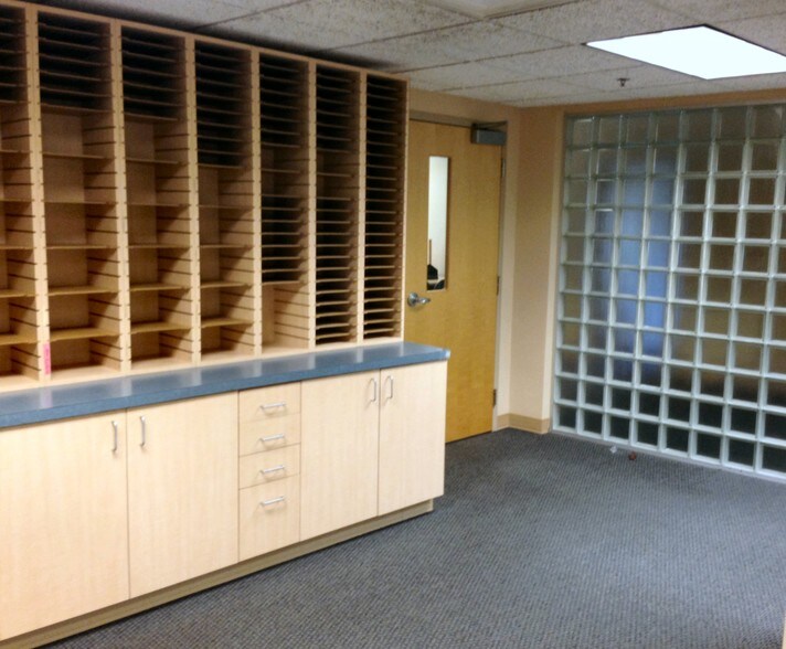 More Photos Of 1900 E Douglas Ave, Wichita Office For Lease