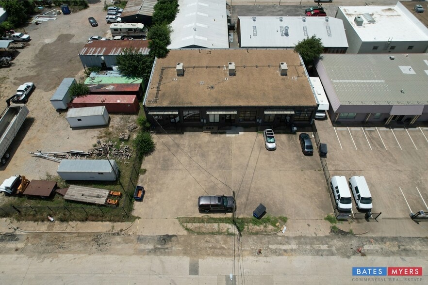 More Photos Of 4829 Gretna St, Dallas Industrial For Lease