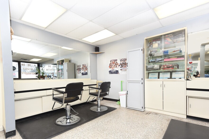 More Photos Of 4143 Main St, Bridgeport Storefront For Sale