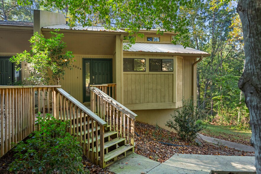 More Photos Of 400 Foxfire Ct, Seneca Apartments For Sale