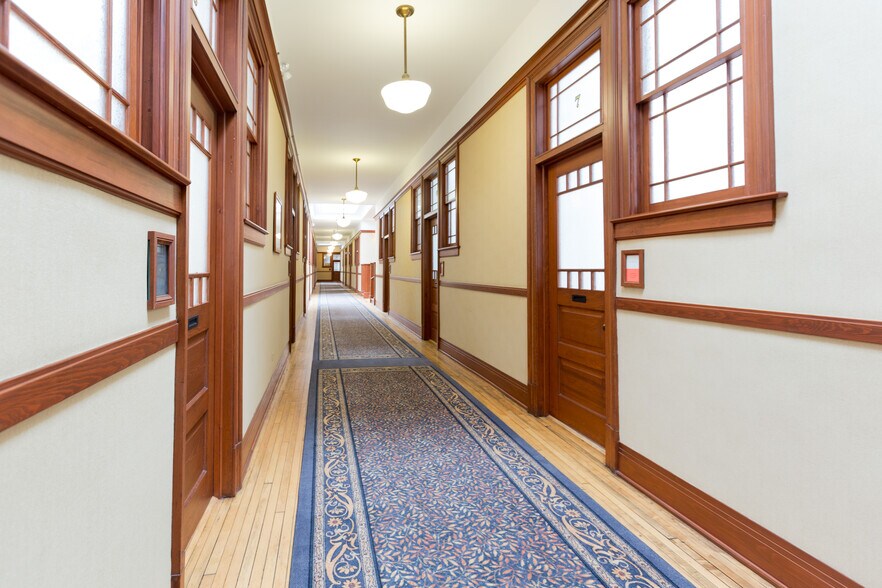 More Photos Of 601-623 N State St & 4 E Ohio St, Chicago Coworking Space