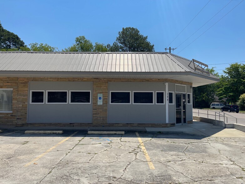 More Photos Of 200 N Ellis Ave, Dunn Office For Sale