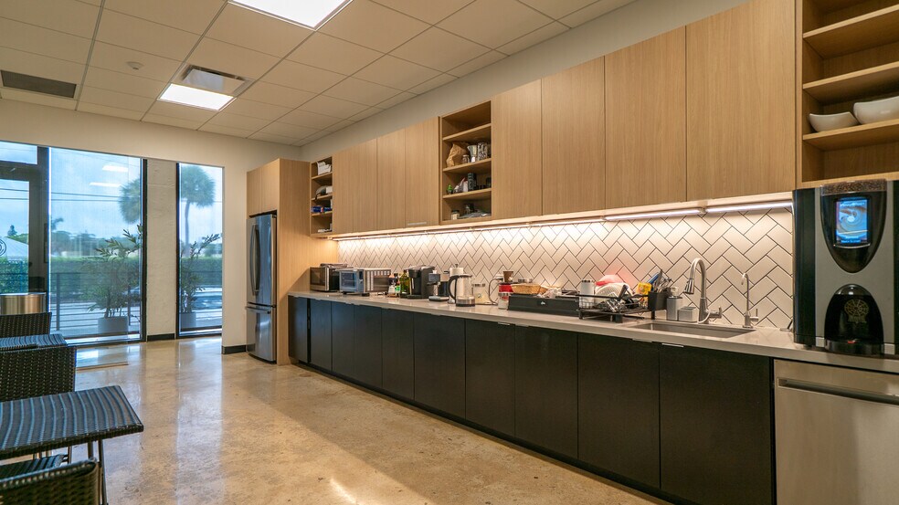 More Photos Of 6380 NE 4th Ave, Miami Office For Lease