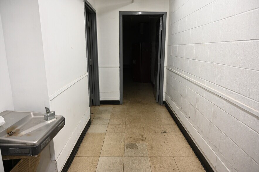 More Photos Of 2300 Claremont Ave, Ashland Freestanding For Lease