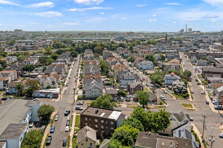 More Photos Of 305 Parrott Ave, Bridgeport Apartments For Sale