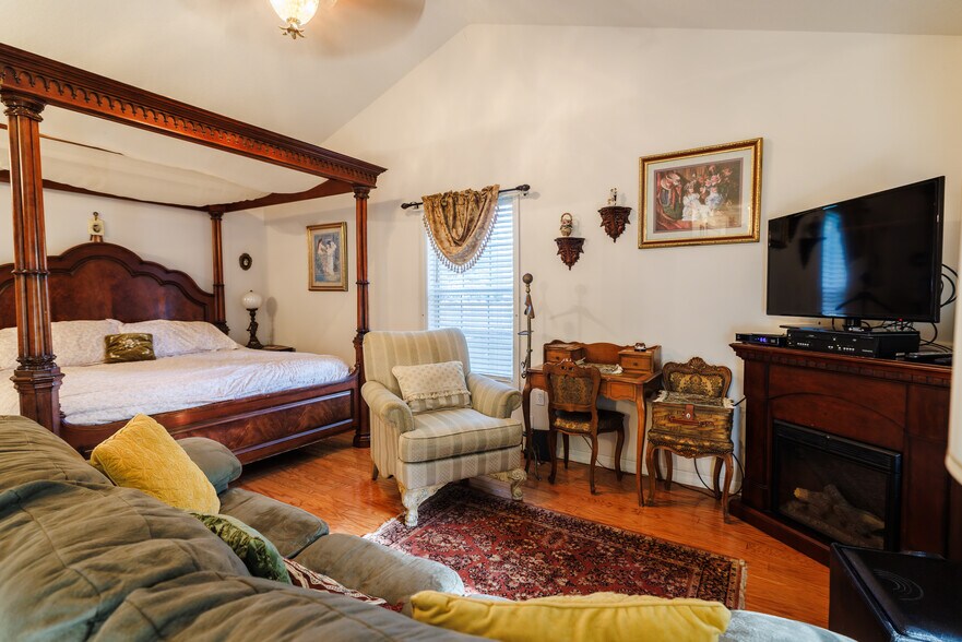 More Photos Of 215 E French Ave, Orange City Hospitality For Sale
