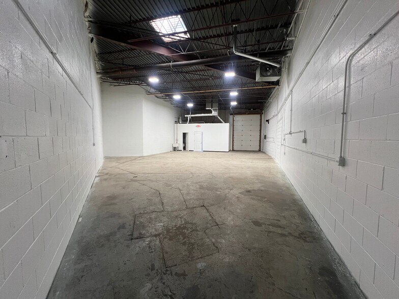More Photos Of 858-889 N Central Ave, Wood Dale Warehouse For Lease
